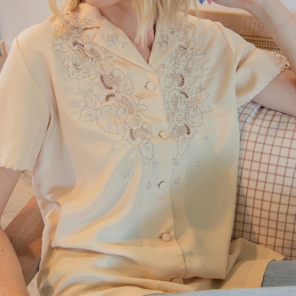 1950s Vintage Hand Embroidered Short Sleeve Blouse - Picture 12 of 13